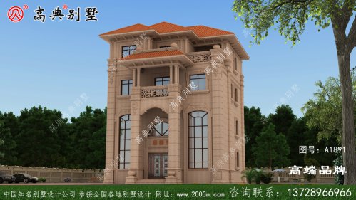 在阳光的照耀下显得格